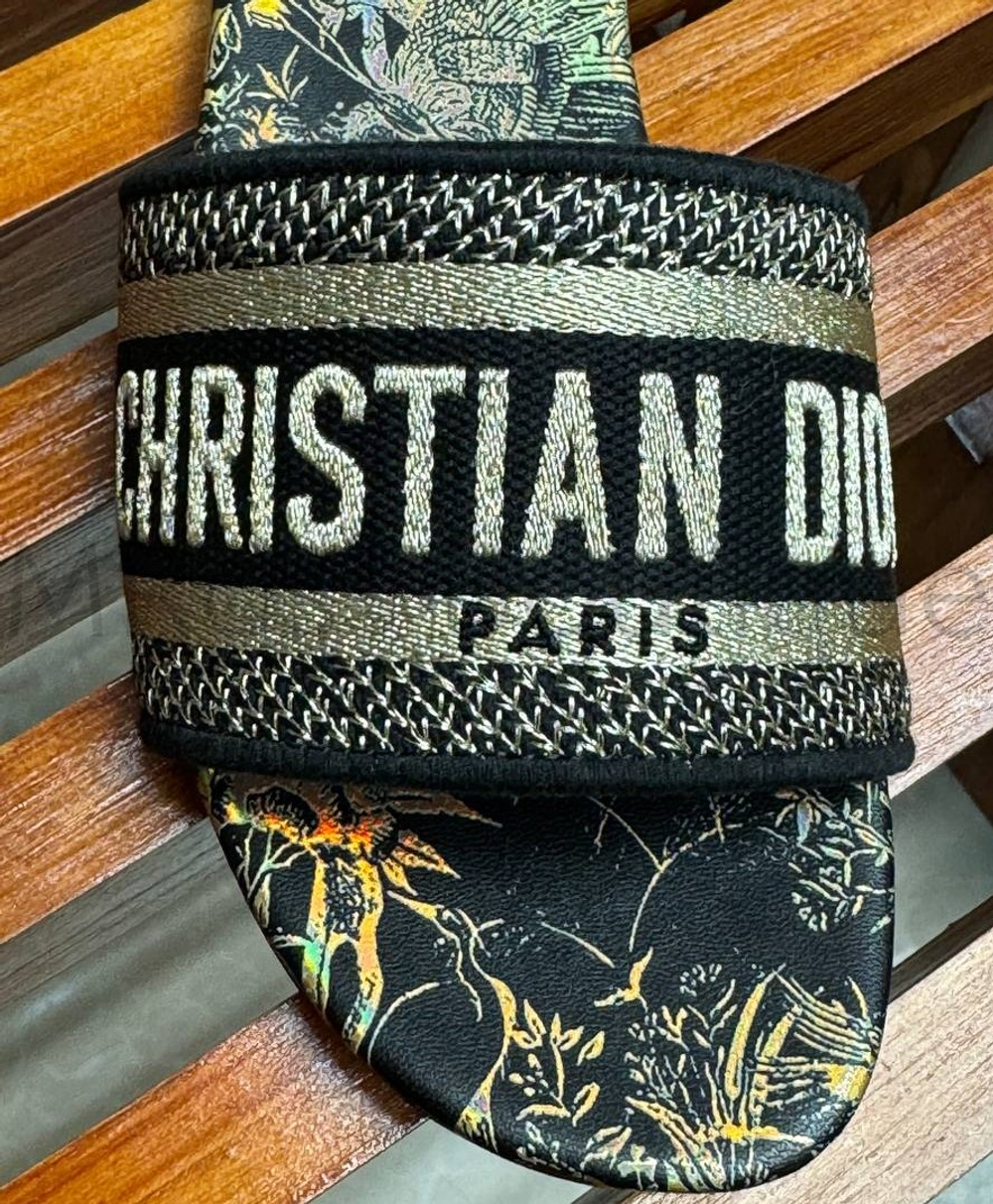 Черные шлепанцы Dior Dway Slide с золотистой вышивкой