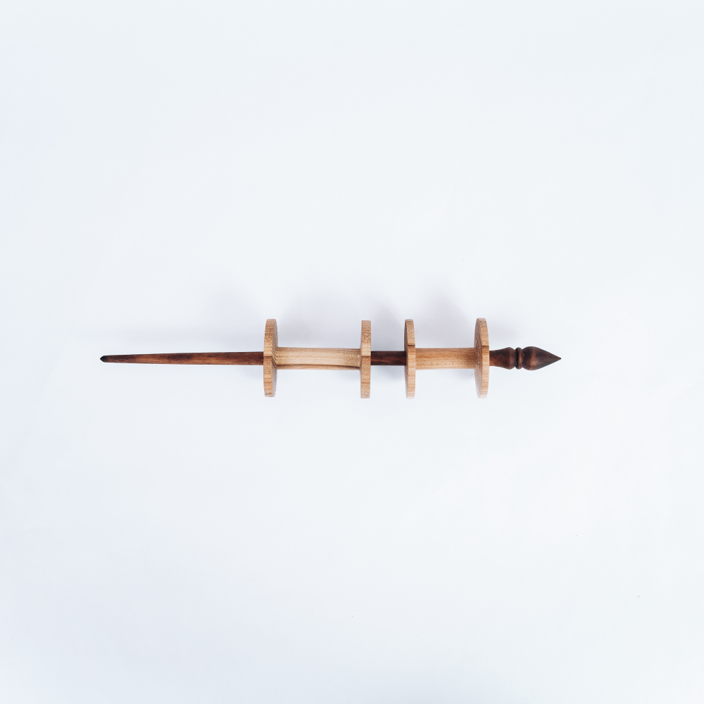 Опорное веретено с двумя катушками из натурального дерева. Art of Siberia. B36