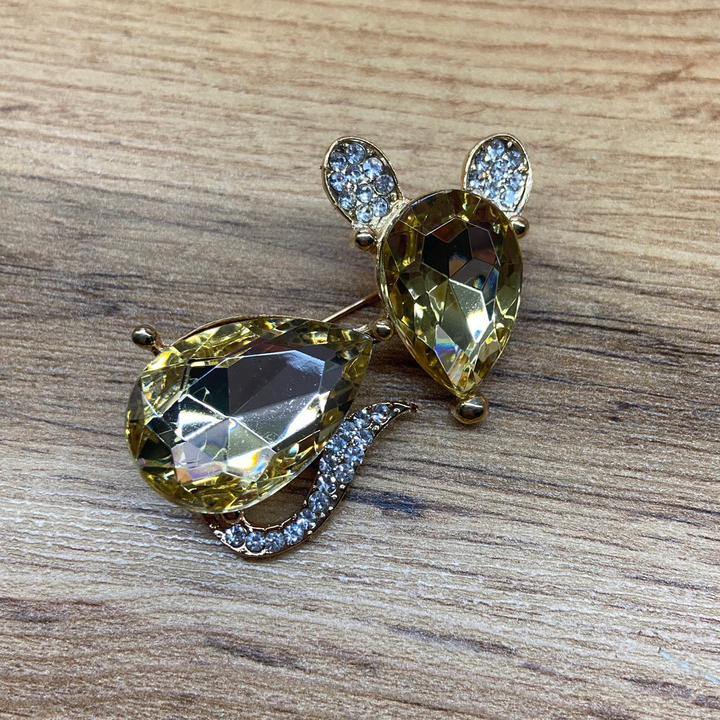 Брошь Мышь 2 граненых кристалла цвет золотистый стразы металл золотистый