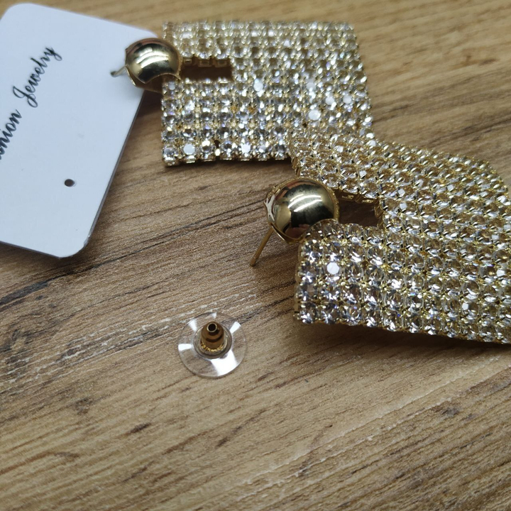 Серьги-гвоздики Royal полукруг подвеска квадрат 12 х 12 кристаллов с прорезью металл золотистый