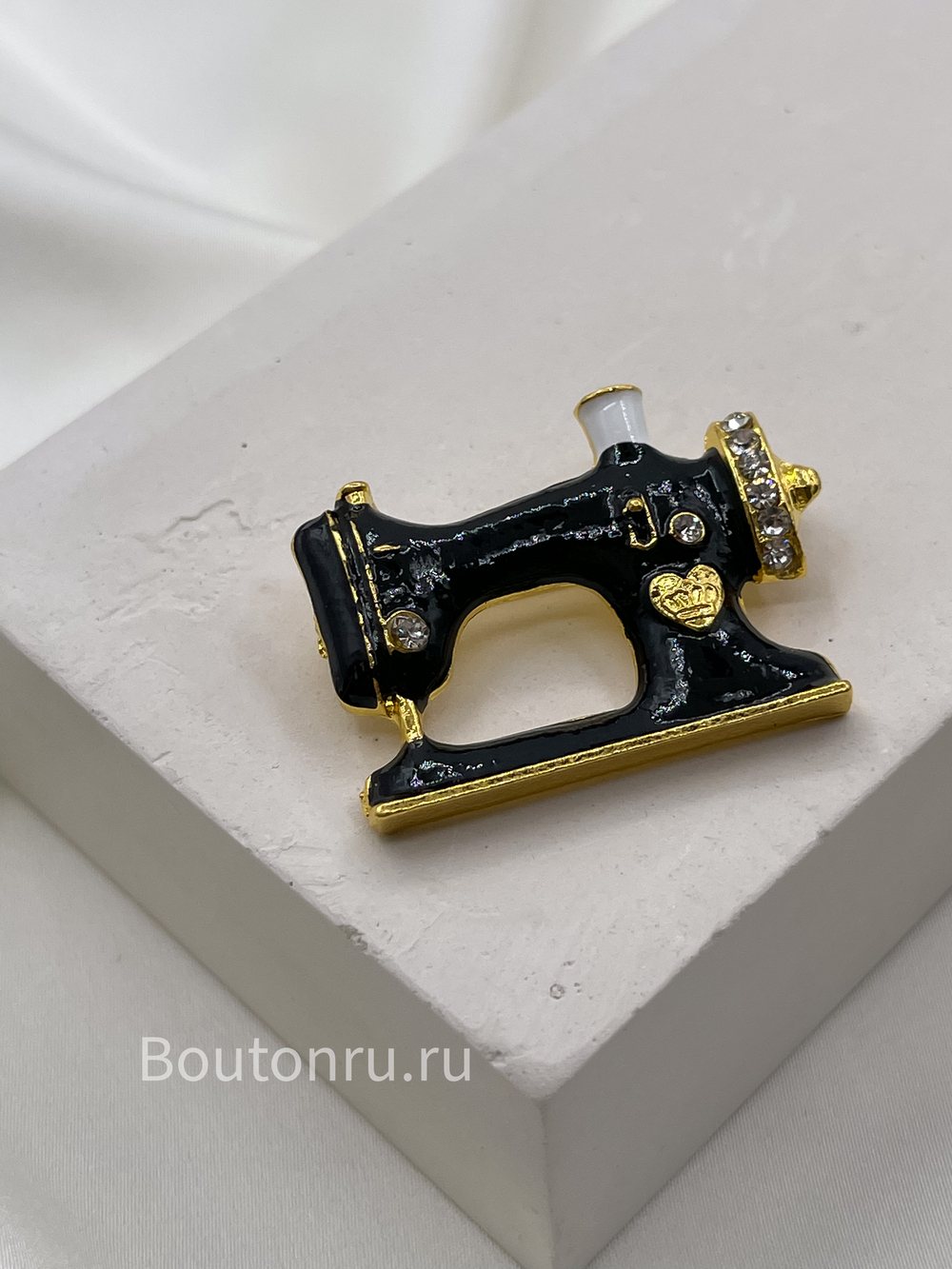 Брошь черная "Швейная машинка"