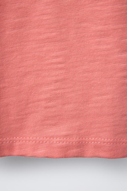 ZARA ОДНОТОННАЯ ФУТБОЛКА ИЗ РЕЛЬЕФНОЙ ТКАНИ, РОЗОВАТЫЙ