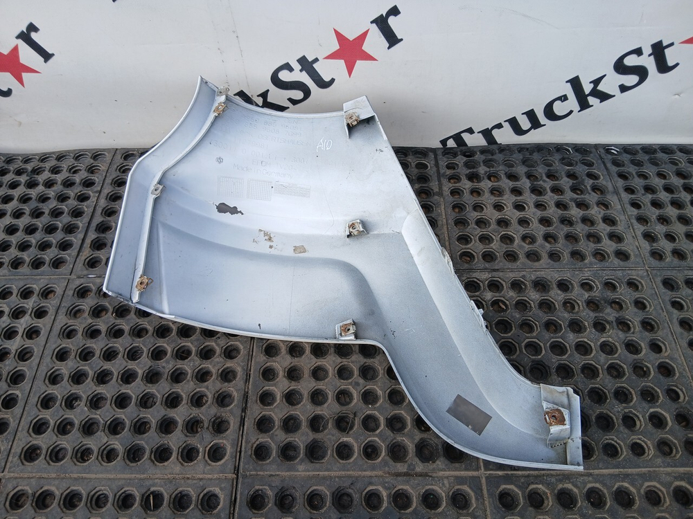 Накладка фары левой