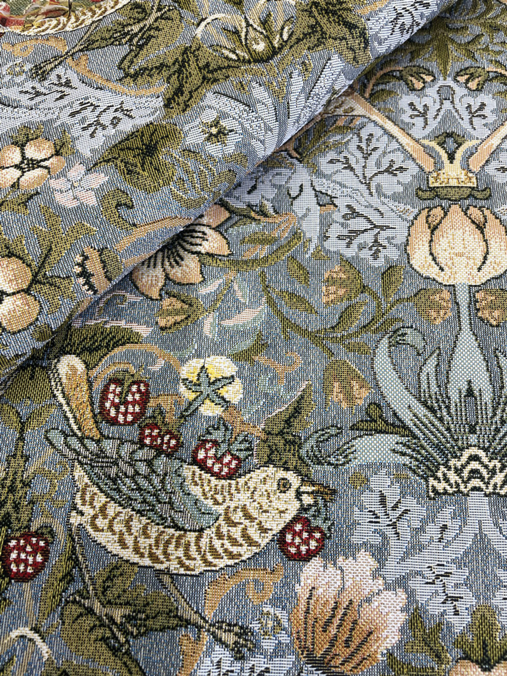 Гобеленовая ткань Воришки серо-голубой фон 175 см