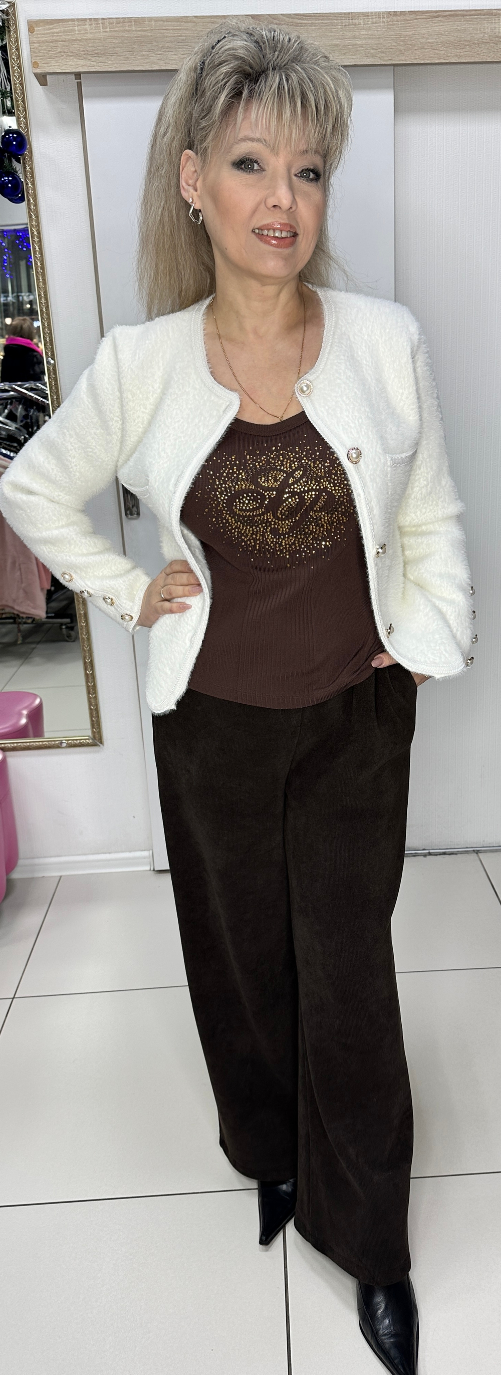 Белый, теплый жакет на пуговицах