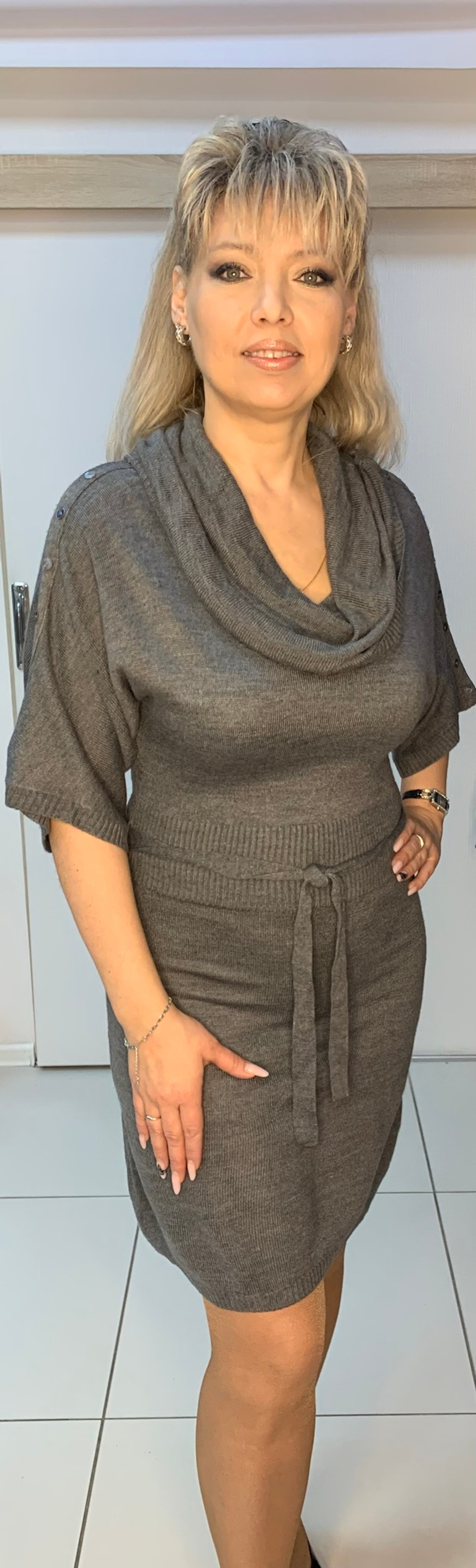 Трикотажное платье-туника с хомутом