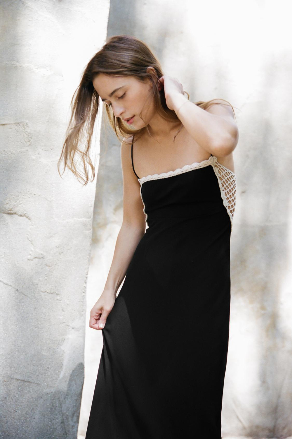 ZARA ПЛАТЬЕ-МИДИ НА ТОНКИХ БРЕТЕЛЯХ, ЧЕРНЫЙ