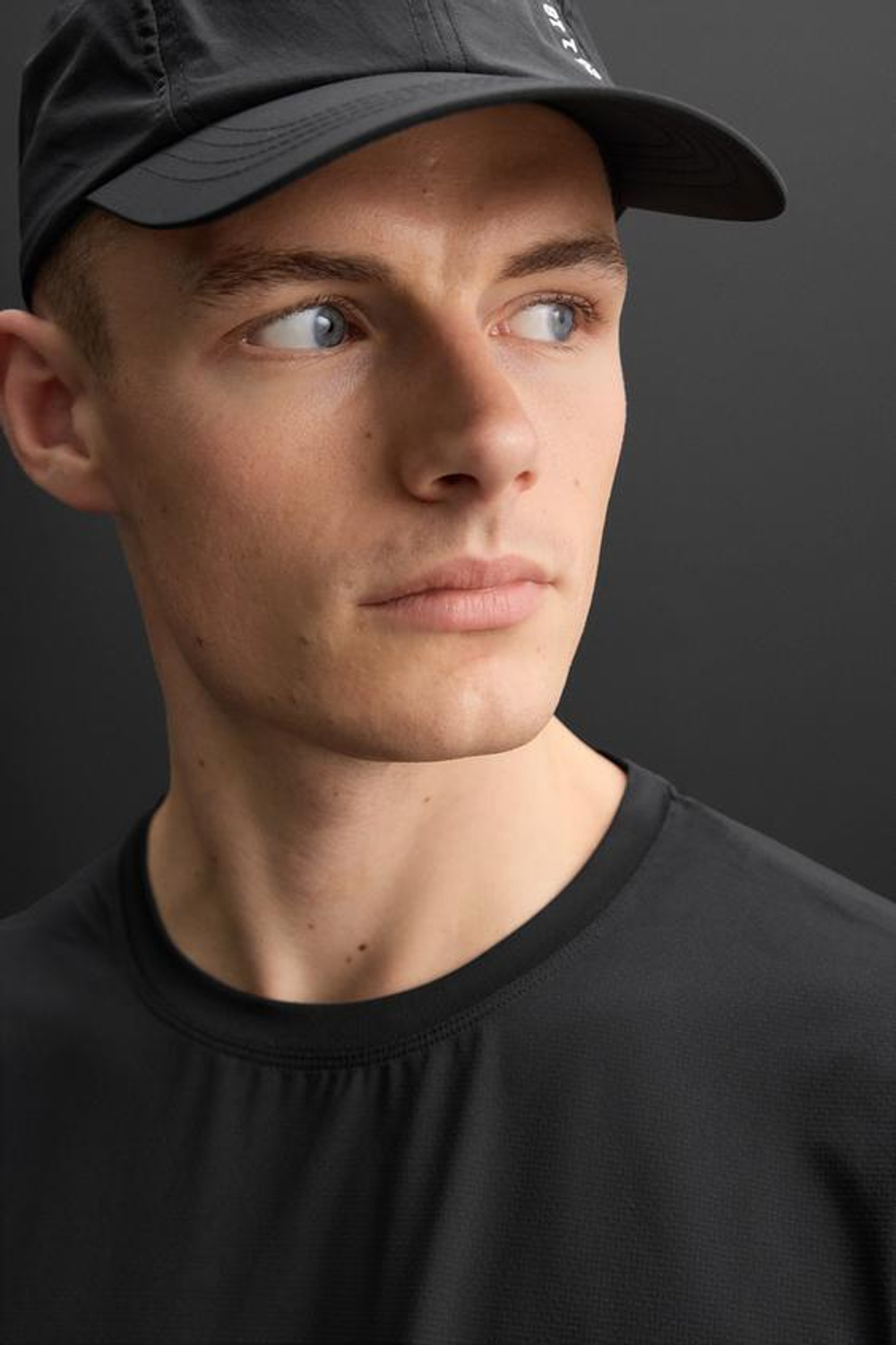 ZARA БАЗОВАЯ СПОРТИВНАЯ ФУТБОЛКА, ЧЕРНЫЙ