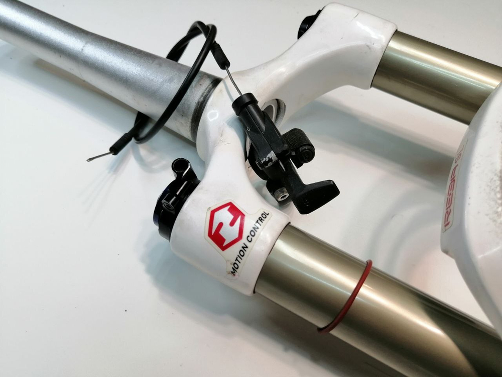 Вилка для велосипеда RockShox Reba SL 26"