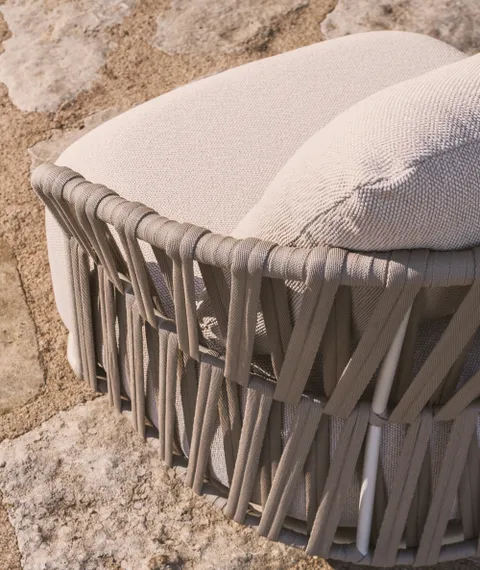 Уличное кресло Osani из алюминия цвета экрю и веревки цвета таупе