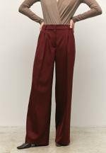 Брюки на поясе широкие