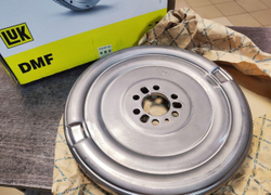 Маховик двухмассовый Luk 1.2 - 1.6 415068209