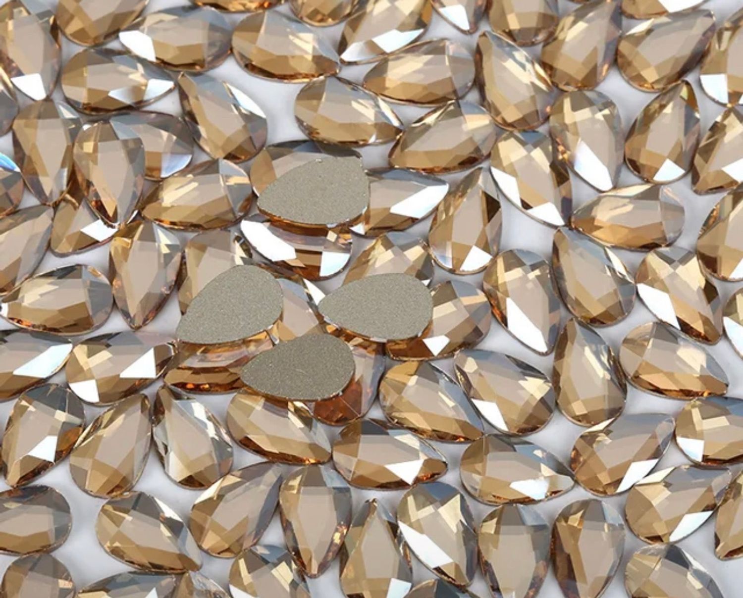 Стеклянные стразы  (5,5*8мм) 25шт, цвет бежевый