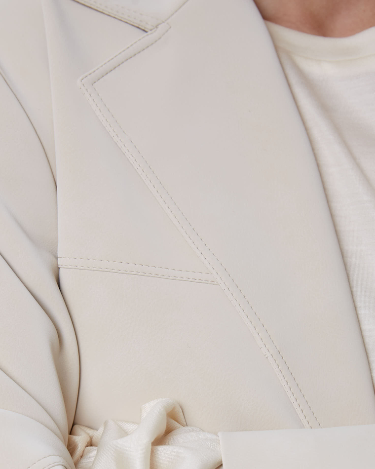 Жакет свободного кроя из искусственной замши молочный