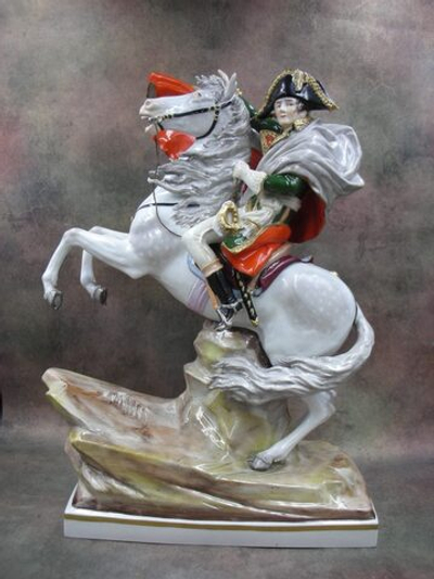 Статуэтка. Фарфор. Солдат. Переход Наполеона через Альпы. Sitzendorf. Германия