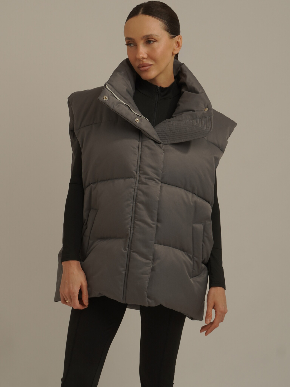 Жилет oversize утепленный, серый с печатью
