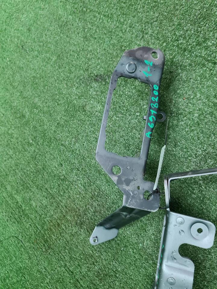 Кронштейн петли капота Kia Sorento 2 XM (12-21)