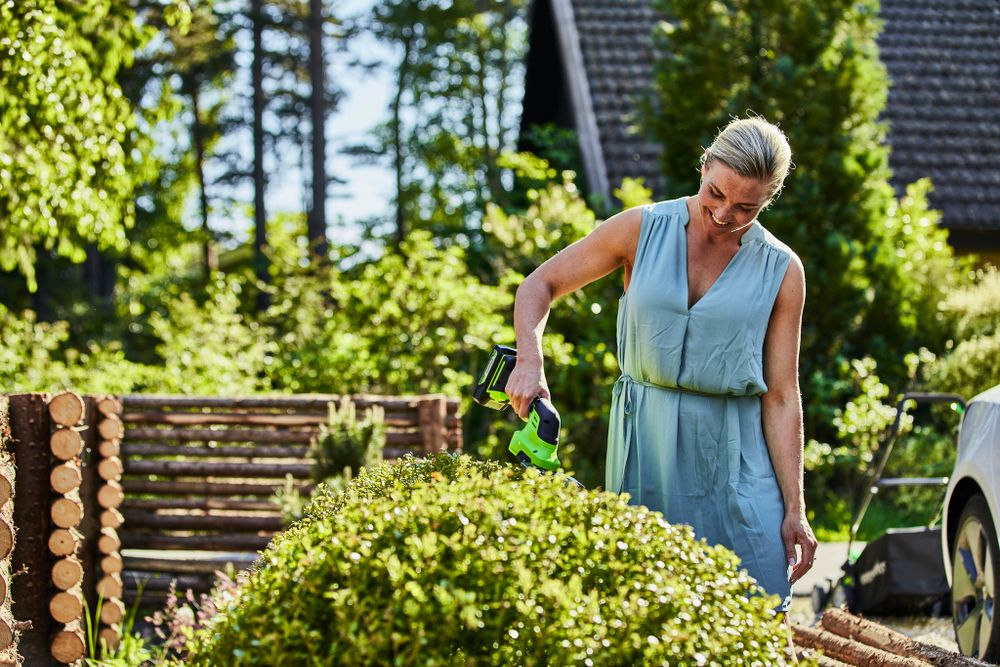 Аккумуляторные садовые ножницы-кусторез Greenworks G24SHT, 1600607,24v, без АКБ и ЗУ
