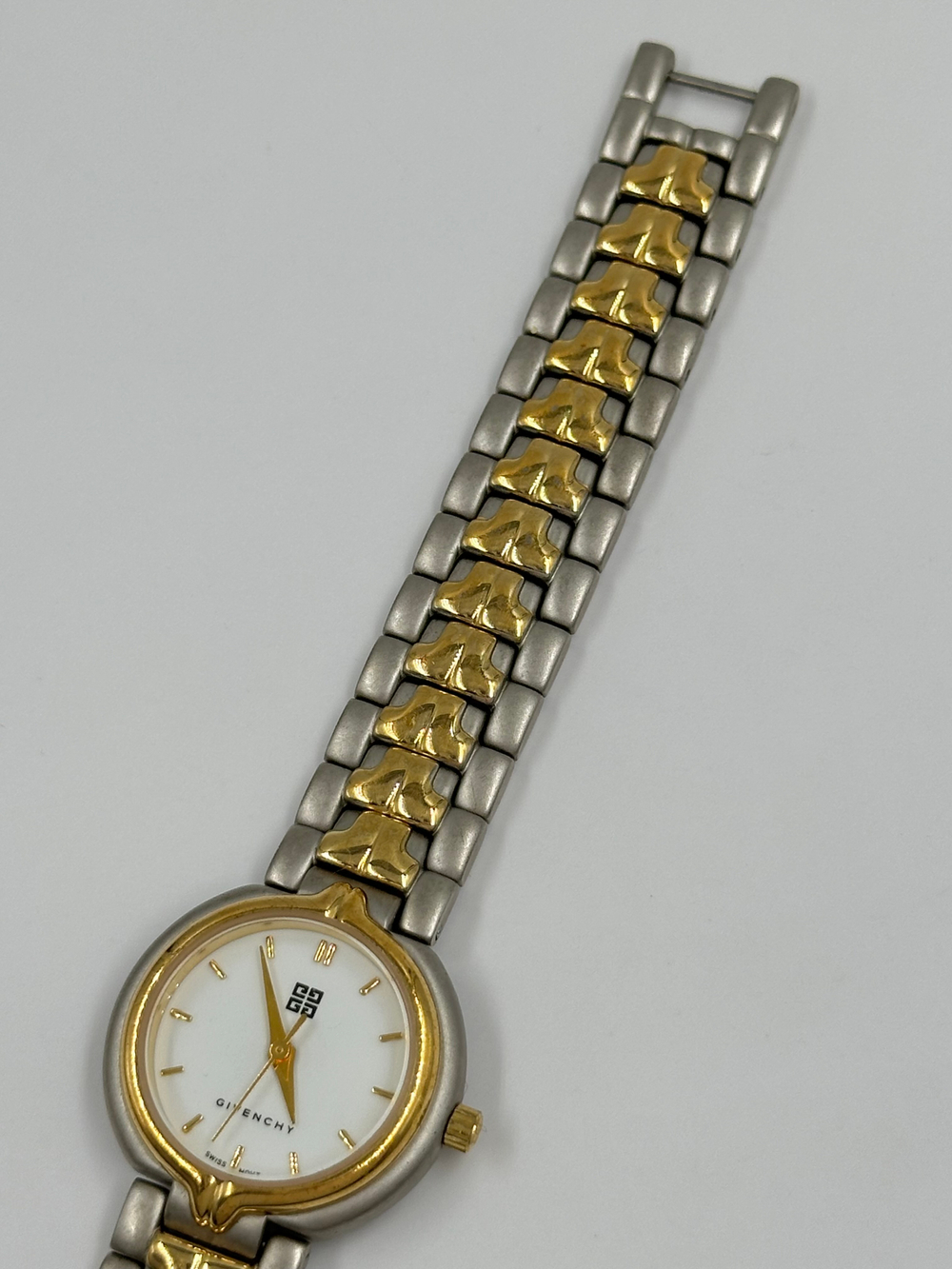 Часы Givenchy
