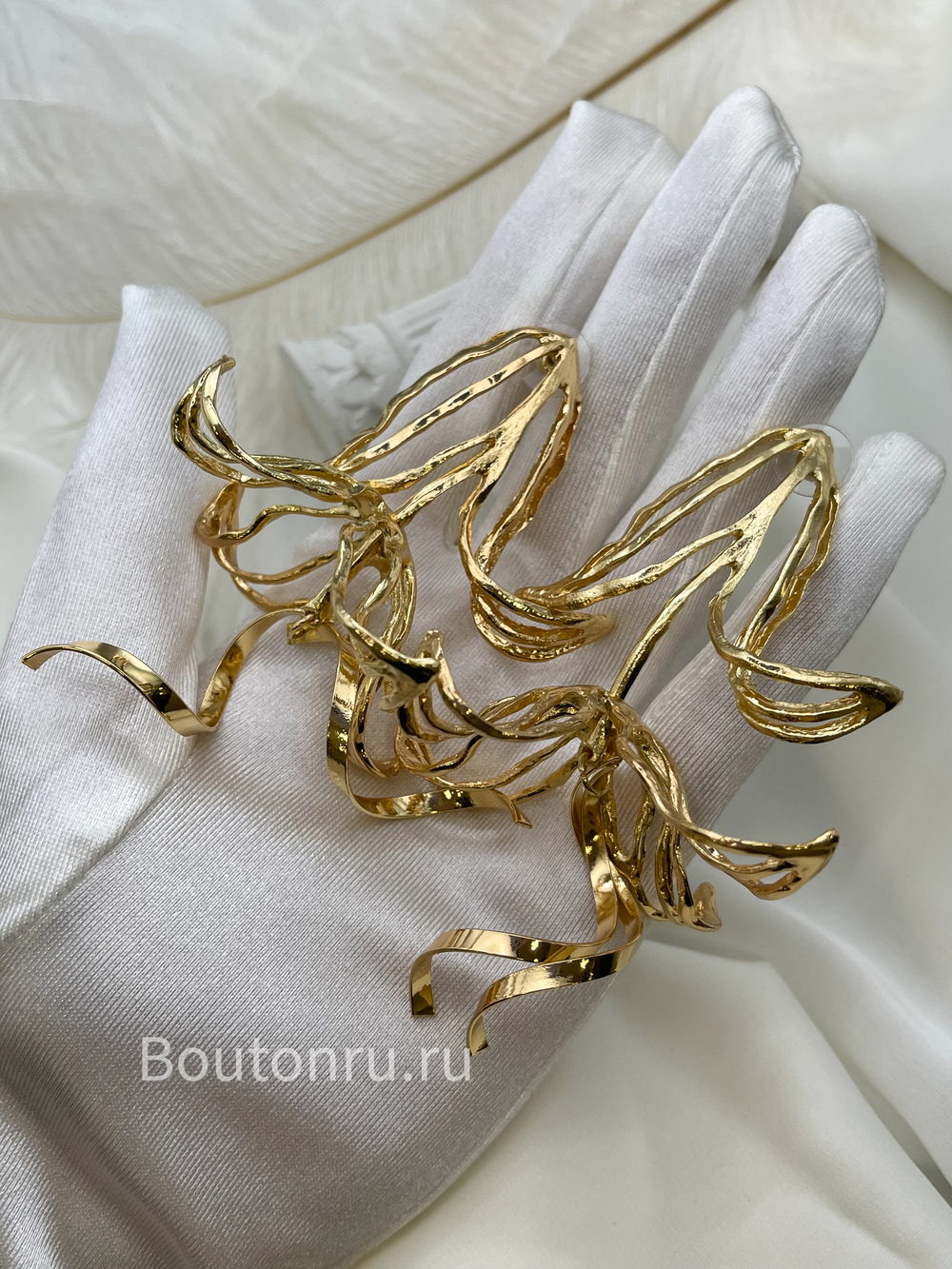 Серьги гвоздики золотистые в форме цветка