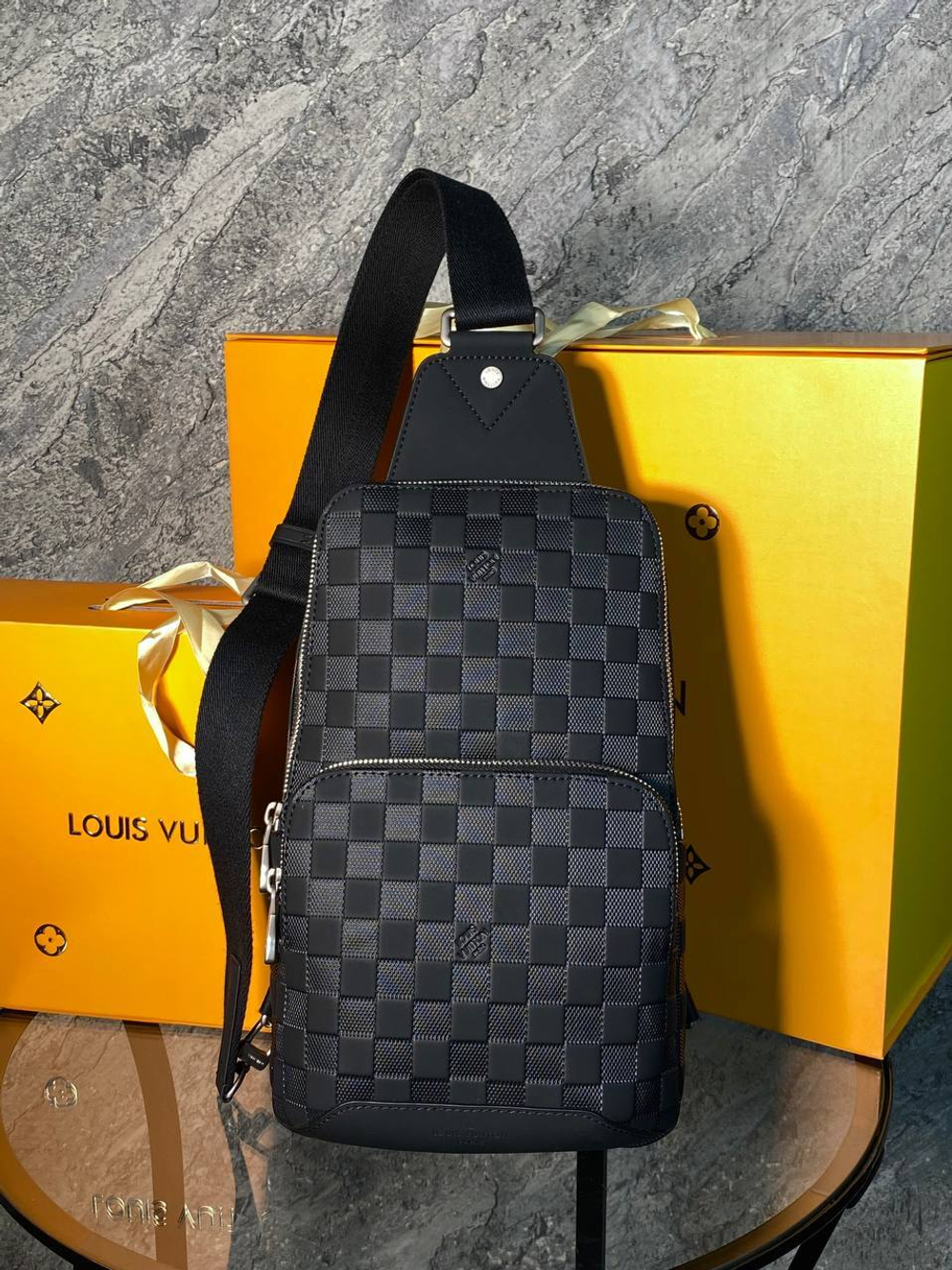 Сумка-мессенджер Louis Vuitton