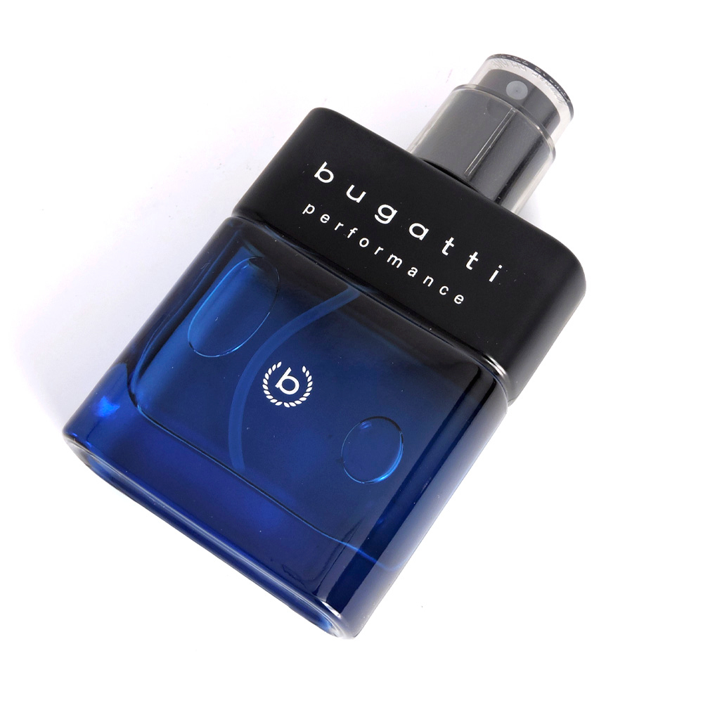 Bugatti Perfomance Deep Blue — туалетная вода для мужчин.  Сандалово-карамельный и слегка фруктовый.