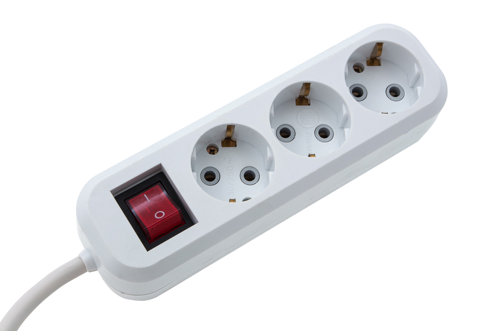 Удлинитель бытовой 3 м, 10A, тип УХз10, с заземлением и выключателем, 3 розетки, Сибртех
