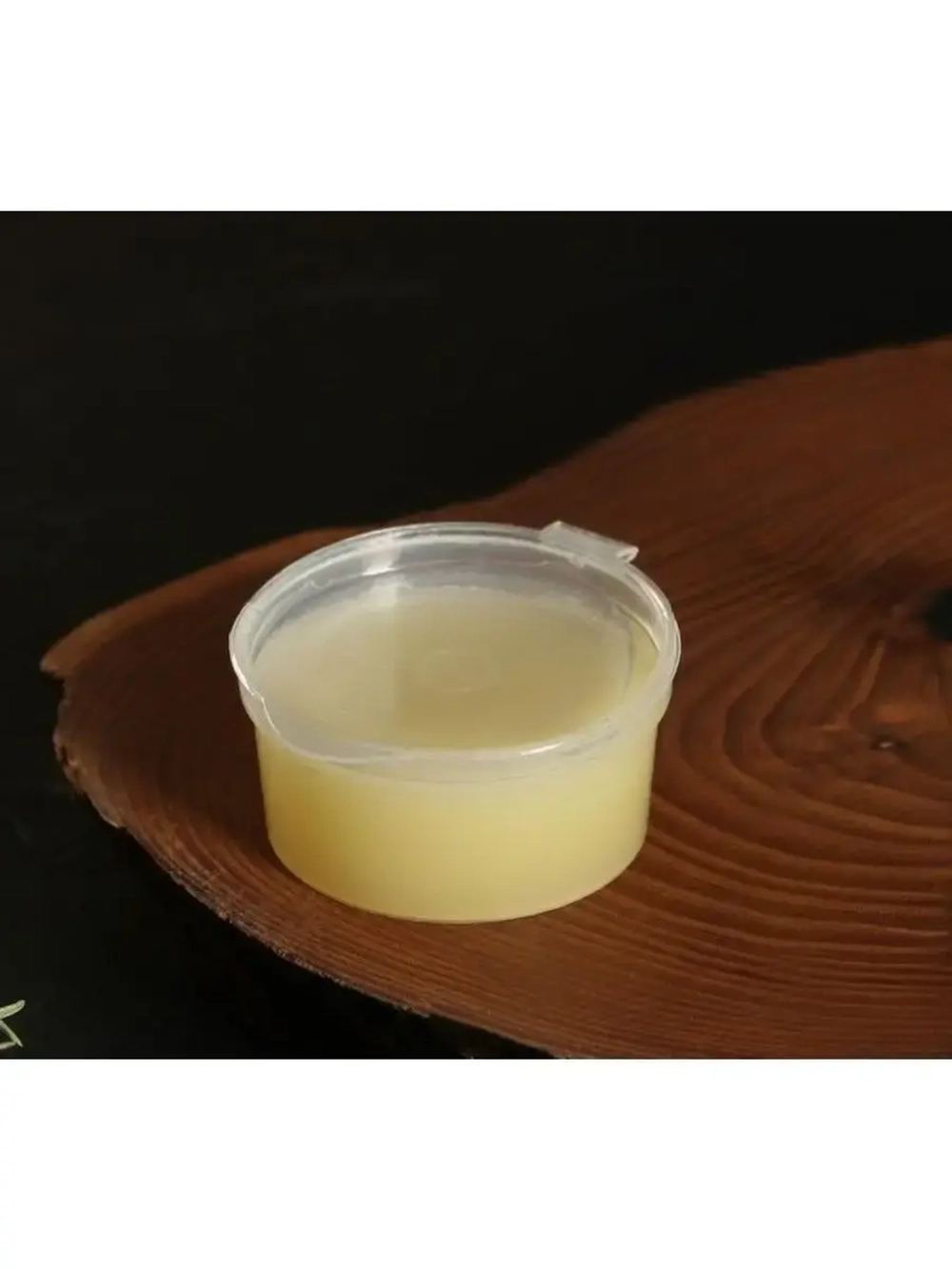 Масло-воск для разделочных досок и деревянных изделий.