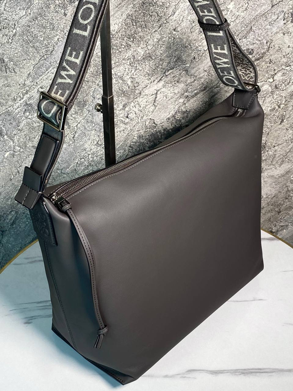 Сумка-мессенджер Loewe