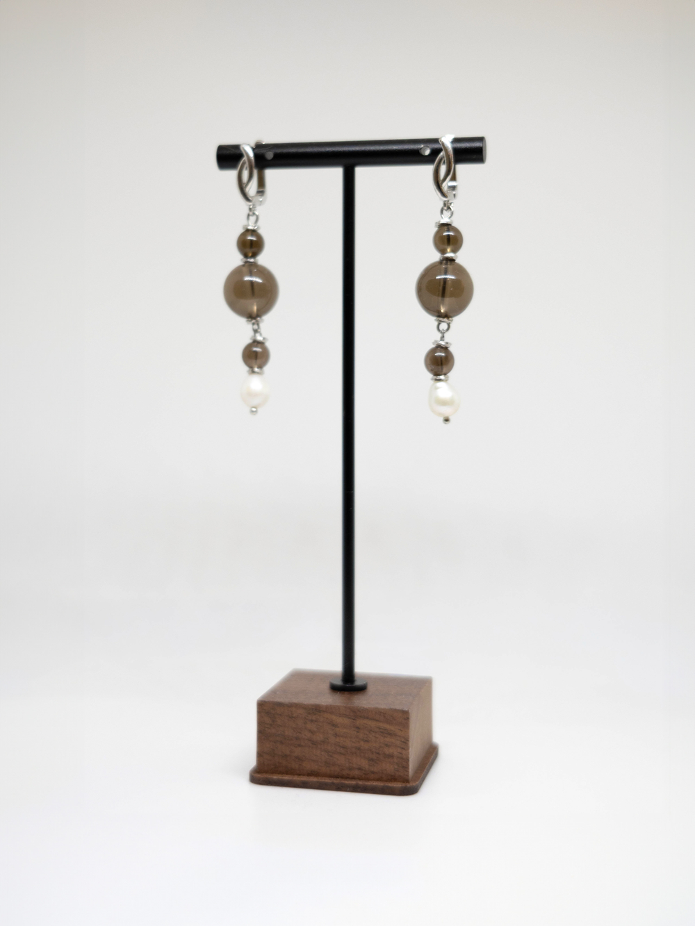 Серьги из раух-топаза и жемчуга