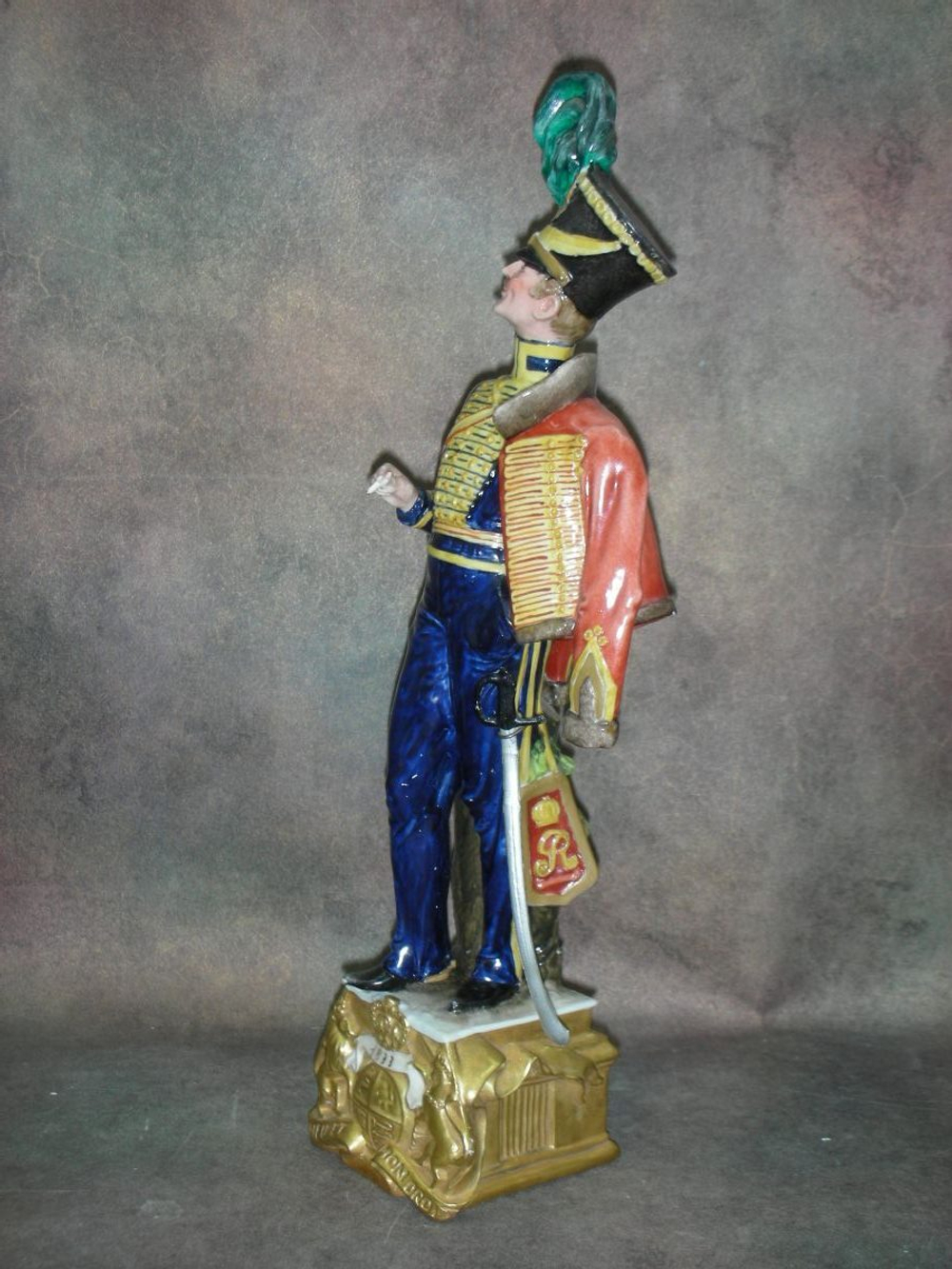 Статуэтка. Фарфор. Солдат. Гусар. Capodimonte. Италия