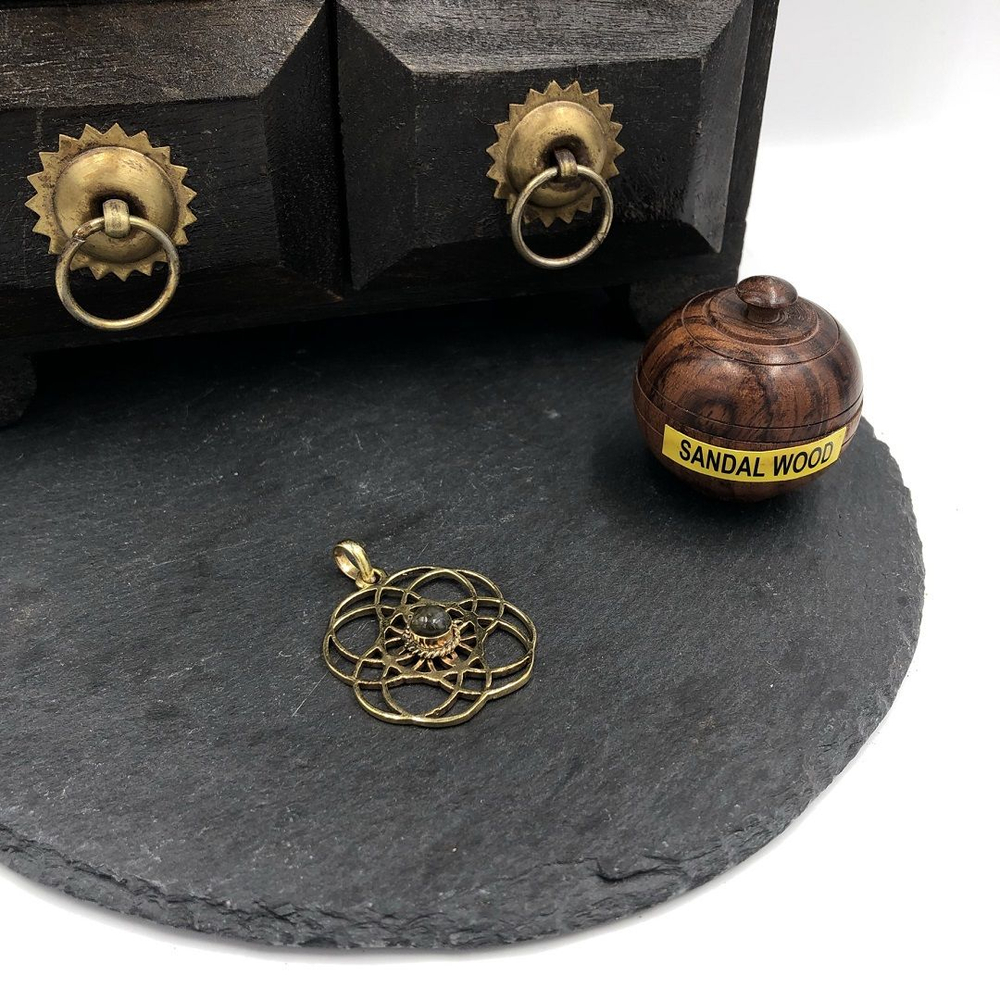 Подвеска Seed of Life лабрадорит из латуни