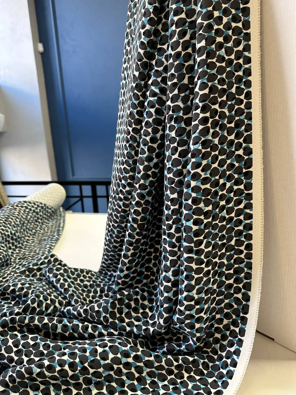 Вискоза с эластаном Escada с серо-голубым абстрактным принтом