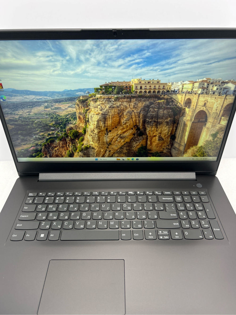 Ноутбук Lenovo V17 G2 ITL (82NX00CLRU) 17.3"/Intel Core i3-1115G4/RAM 8GB/SSD 256GB/Intel UHD/1920*1080/IPS/DOS/Подсветка кл-ры:нет/серый. Состояние: Уценка/прокручен топкейс