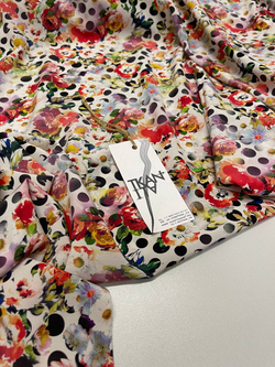 Плательно-блузочный крепдешин с рисунком (Alta Moda, 100%шелк, Белый фон/размытый темный горох и яркие цветы, 135, 80 гр/м2)