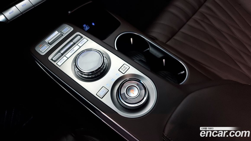 Genesis GV70 2.5T Бензин 2WD (04.2022)