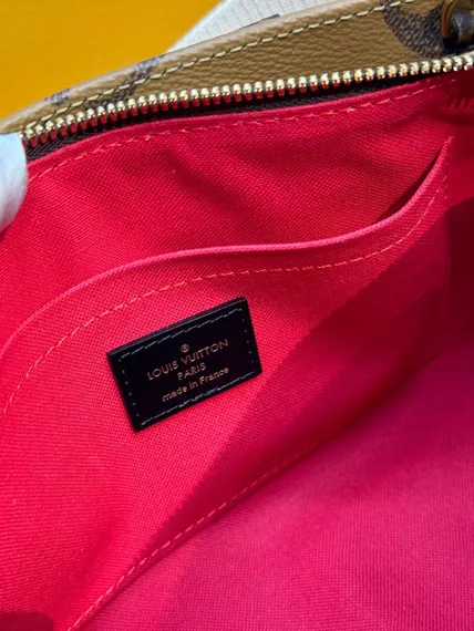 Женская сумка-тоут Louis Vuitton On The Go East West из двух видов канвы Monogram