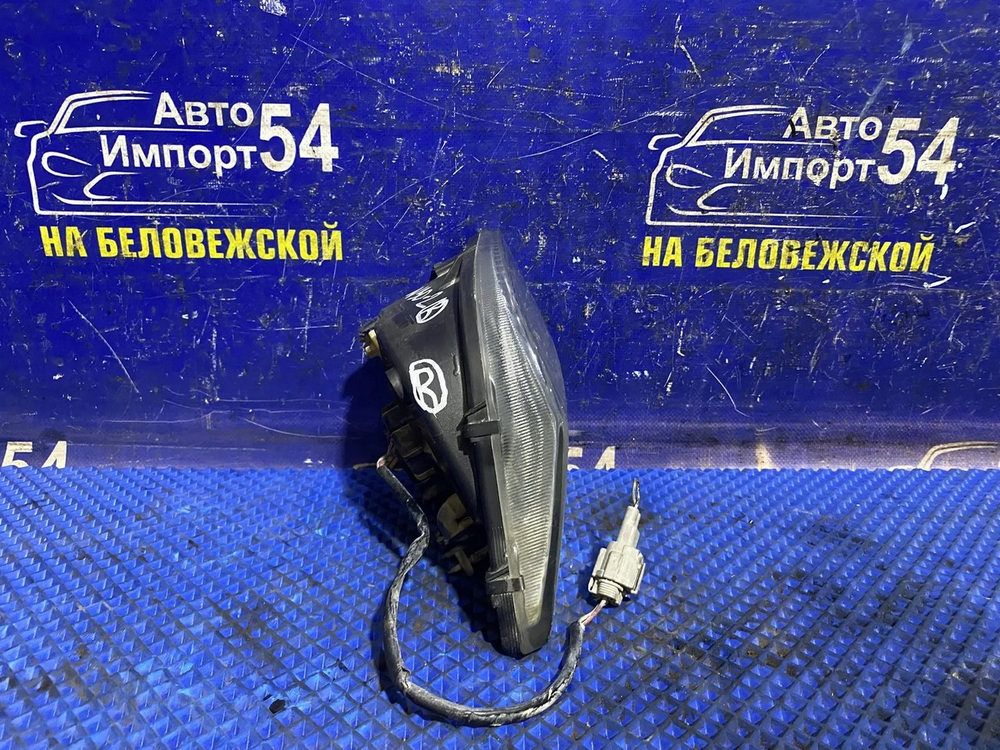 Туманка правая NISSAN R'NESSA 1997