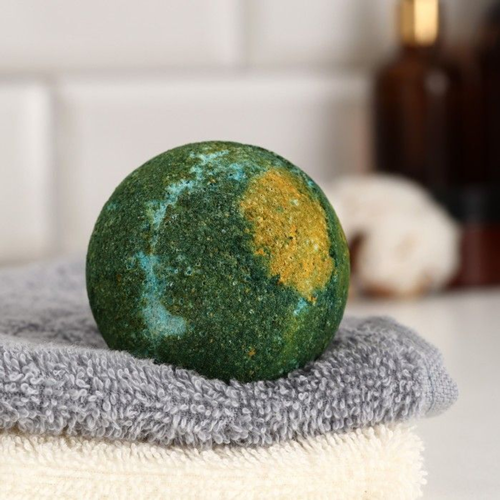 Бомбочка для ванны с шиммером и хвойным ароматом - 110 гр. (Цвет: зеленый)