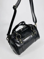 Женская сумка-саквояж из натуральной кожи черного цвета