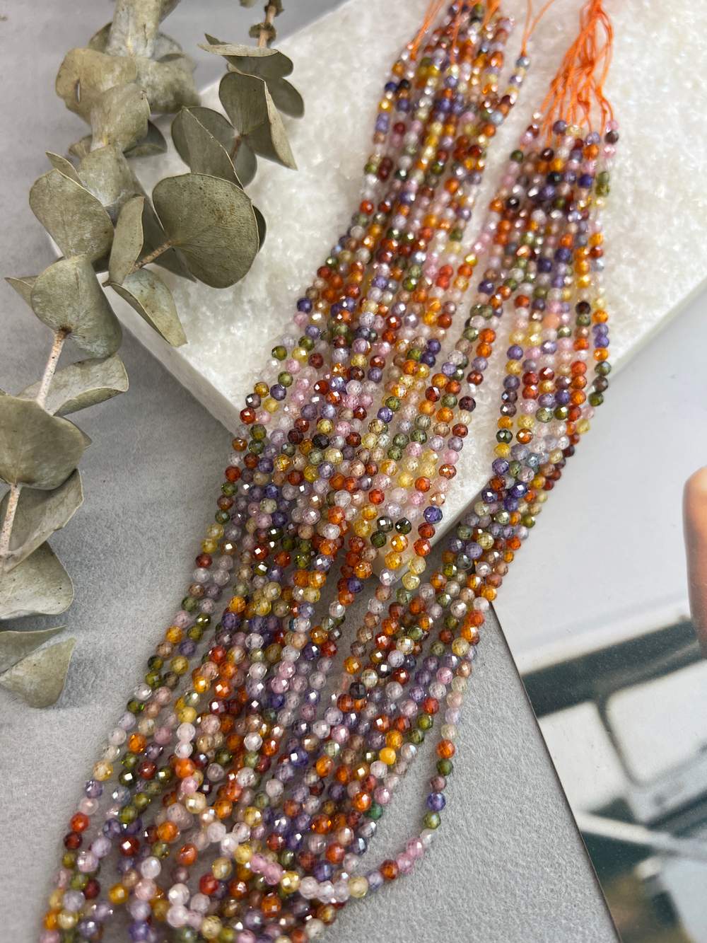 Бусины циркона (фианиты) 3 мм, нить 37 см, микс