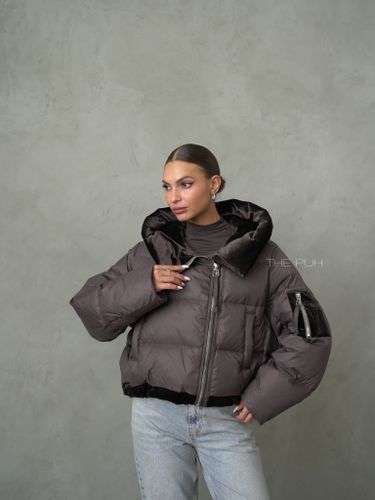 Шоколадный пуховик с бархатными вставками