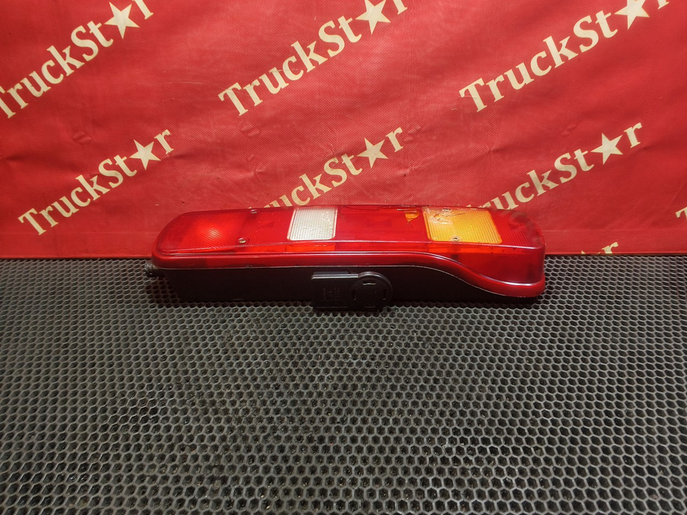 Фонарь задний правый 2017г