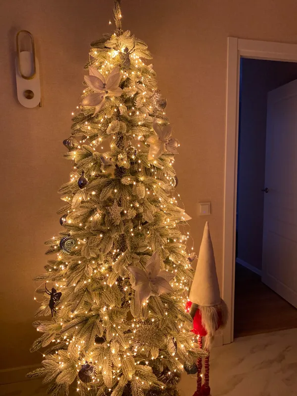 Ель искусственная Царь елка Беверли стройная заснеженная 210 см