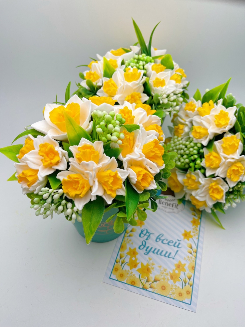 Три букета из нарциссов, мыло ручной работы