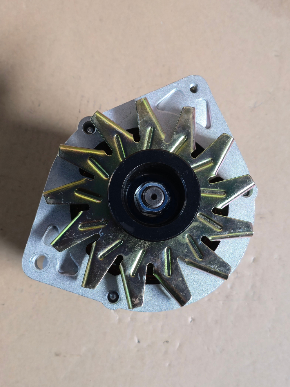 Генератор КАМАЗ дв.740.30, 740-31, 740-50 ЕВРО-2, 3 поликлиновой шкив 28В 80А AVTOELECTRICA