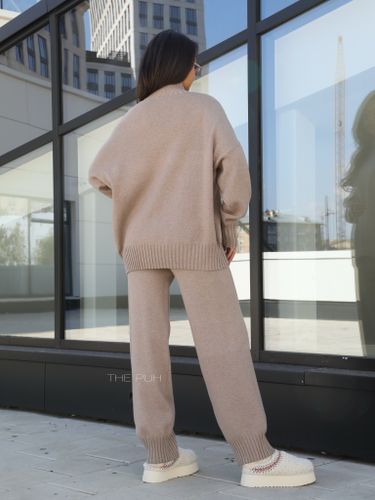 Темно-бежевый трикотажный костюм из шерсти и вискозы