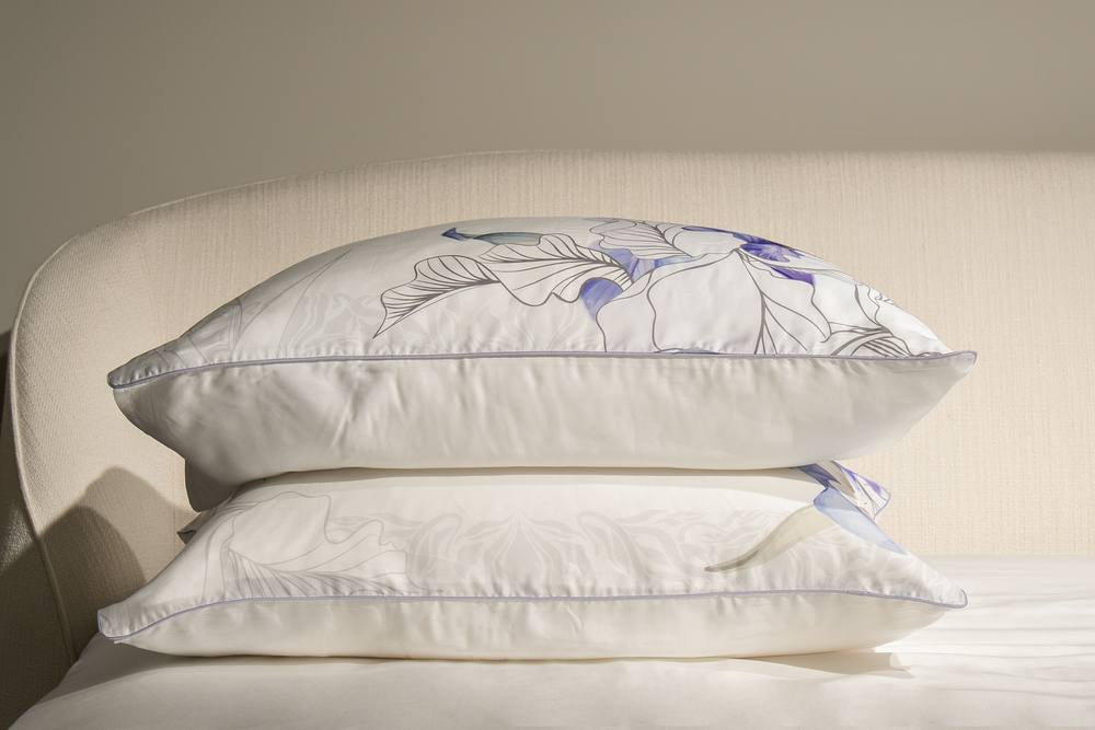 Комплект постельного белья Ирисы, тенсель (145x210-2шт, 50x70-2шт) Garda Decor