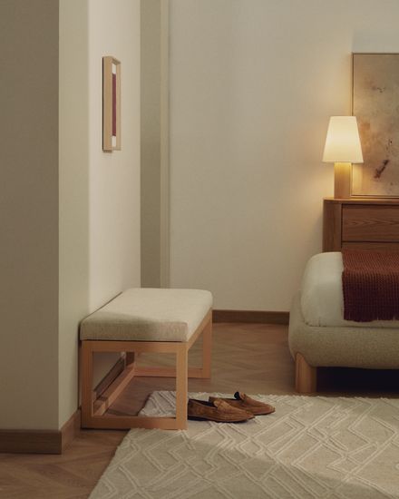 Банкетка Loya из бежевого шенилла и бука 128 см