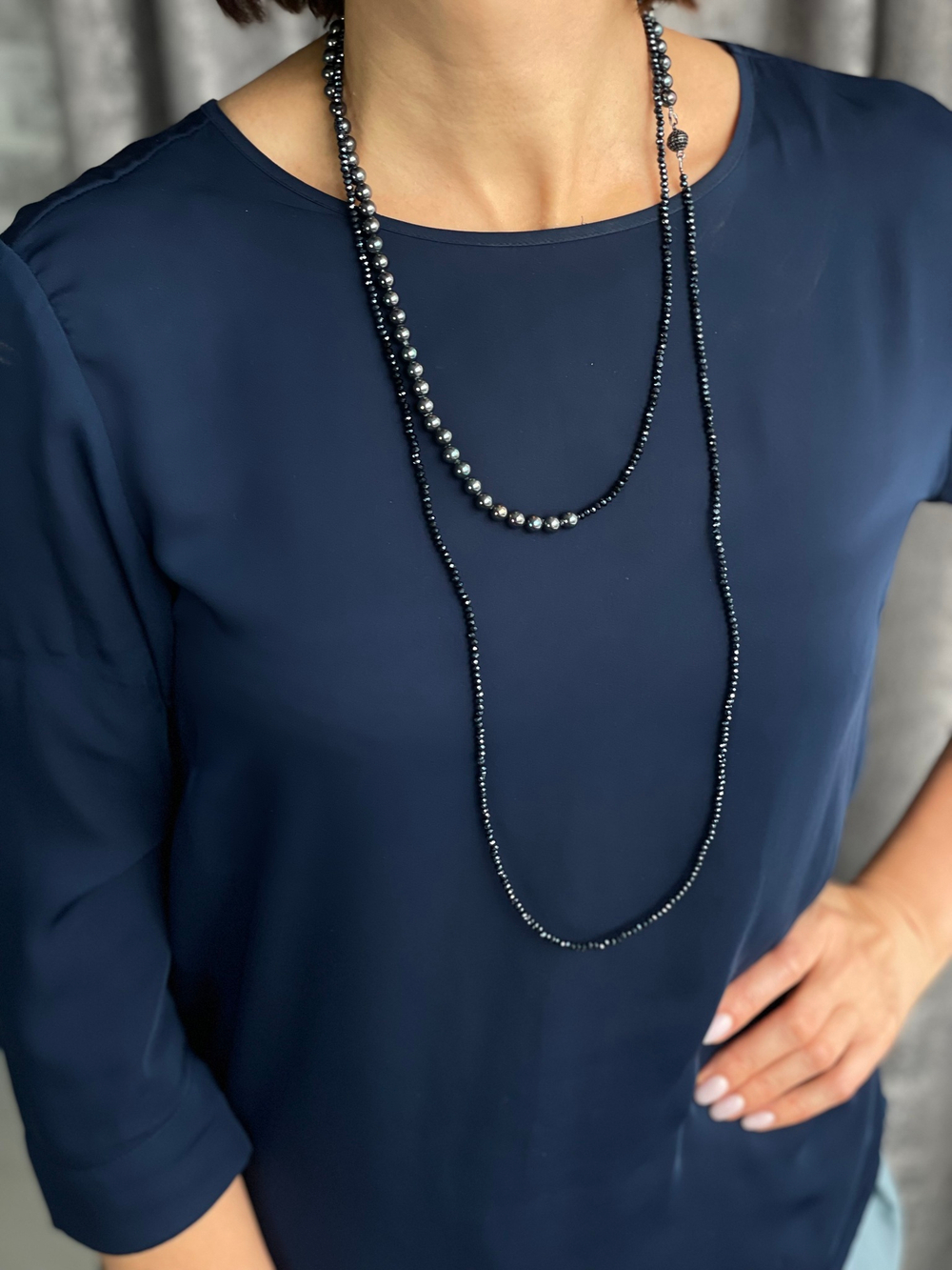 Нить-трансформер из венецианского бисера в чернильном оттенке и темно-радужного жемчуга, серебро